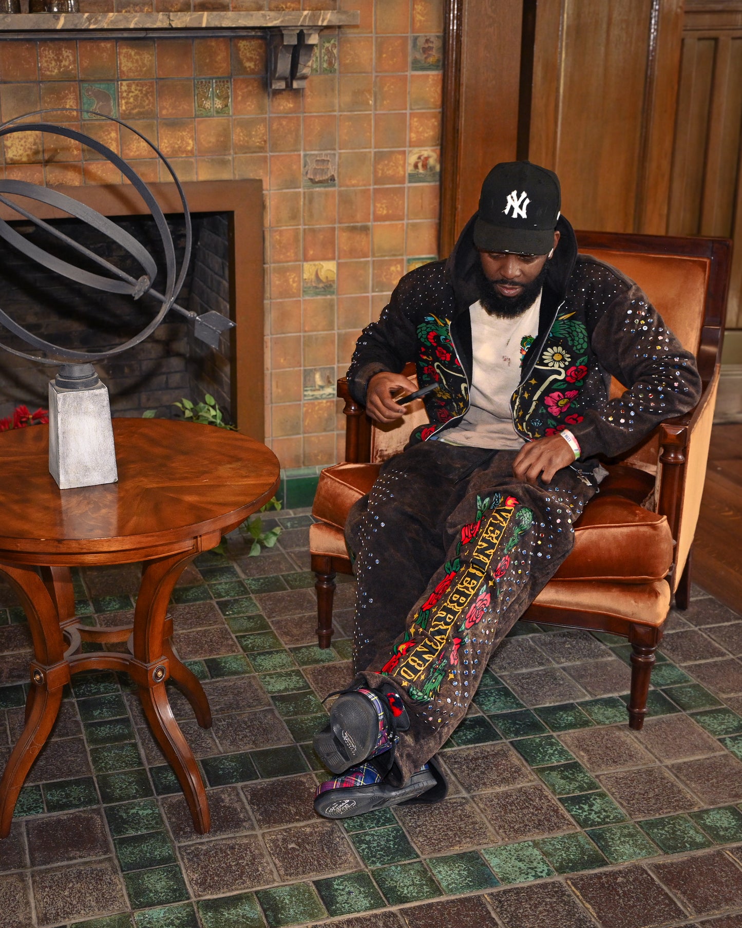 2025 WINTER/FVLL CVLLECTIVN HVVDIE BLVCK